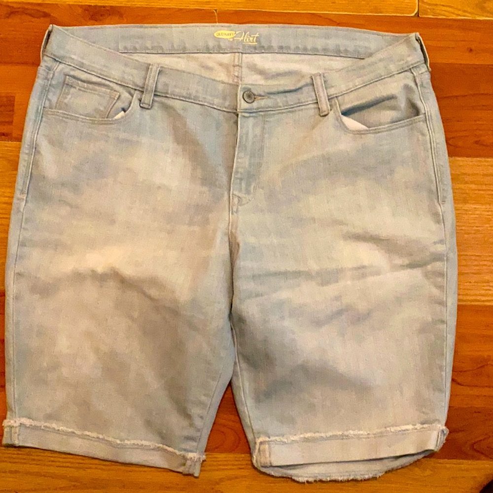 Old Navy the Flirt Bermuda shorts